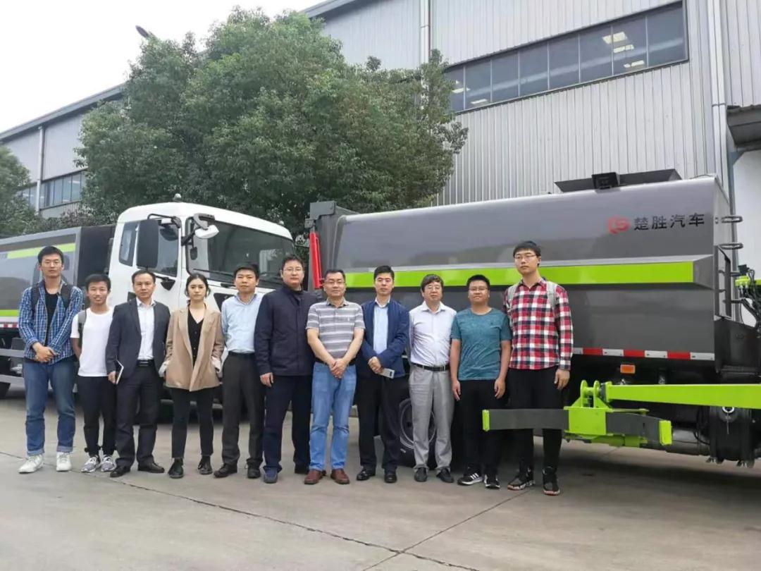 驚艷！“智能機械臂”自裝卸式垃圾車震撼問世