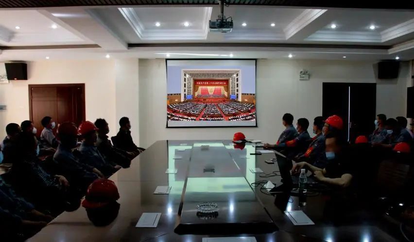 學(xué)習(xí)二十大、永遠(yuǎn)跟黨走、奮進(jìn)新征程！楚勝集團(tuán)組織全體